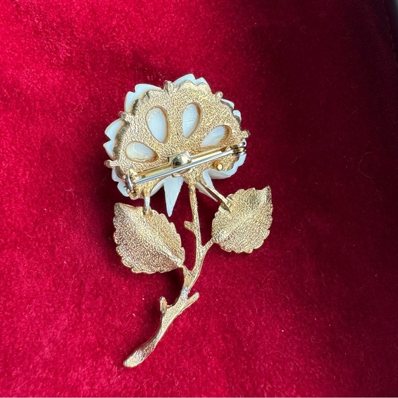ROSE FLOWER
GOLD TONE BROOCH - Picture 4 of 8